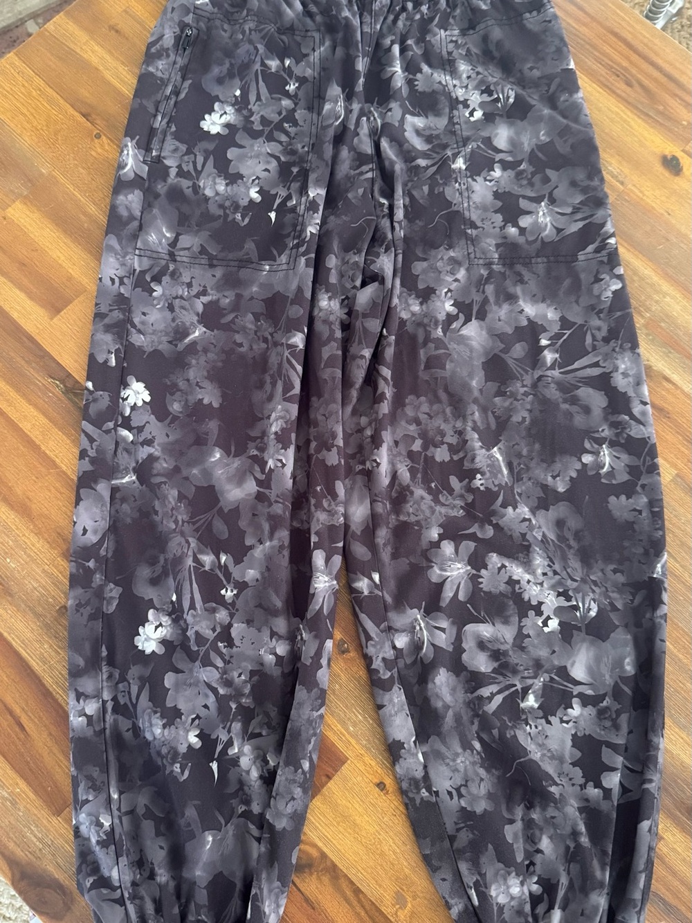 Athleta Savannah Jogger Lumen Floral Black Gray Pants Size 10